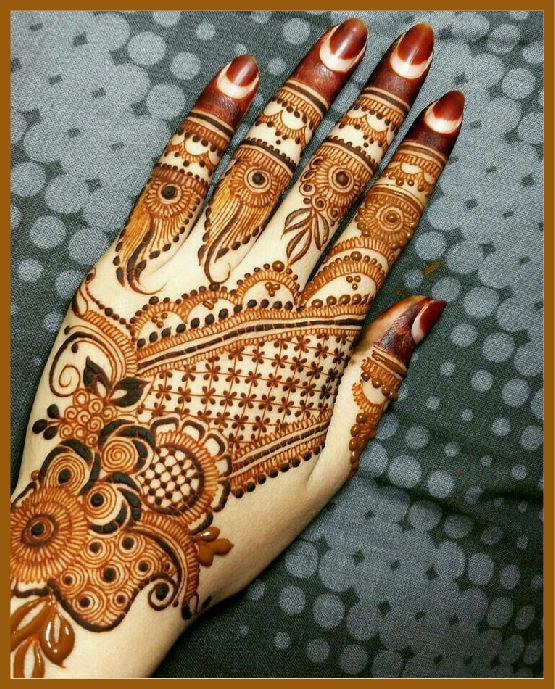 Stylish Back Hand Mehndi With Shaded Rose Petals